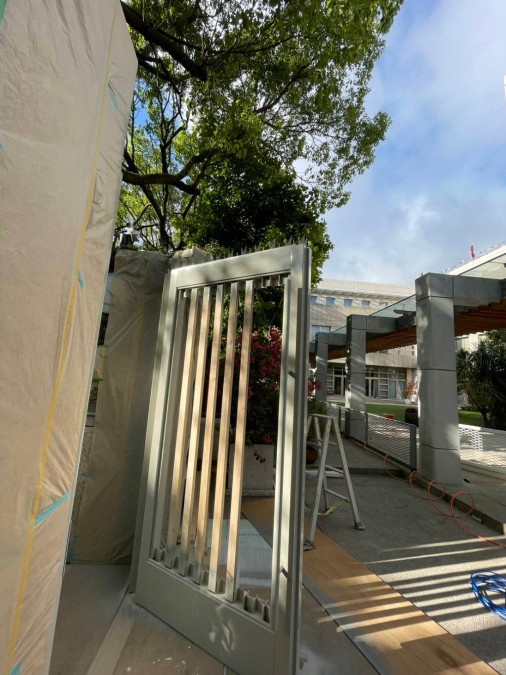 白率率油漆_台北市中北塗料氟碳漆金屬噴漆